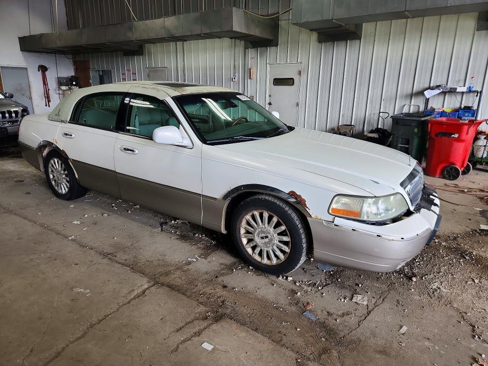 Продажа на аукционе авто 2003 Lincoln Town Car, vin: 1LNHM82W53Y620349, номер лота: 63919836
