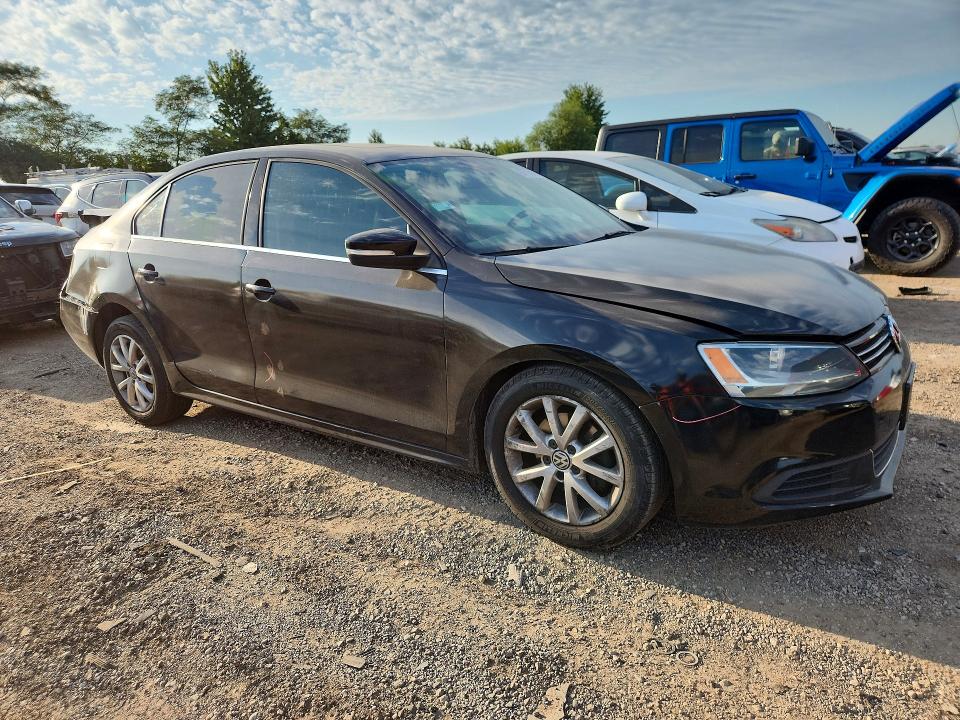 67775816 :رقم المزاد ، 3VWDP7AJ0DM450874 vin ، 2013 Volkswagen Jetta مزاد بيع