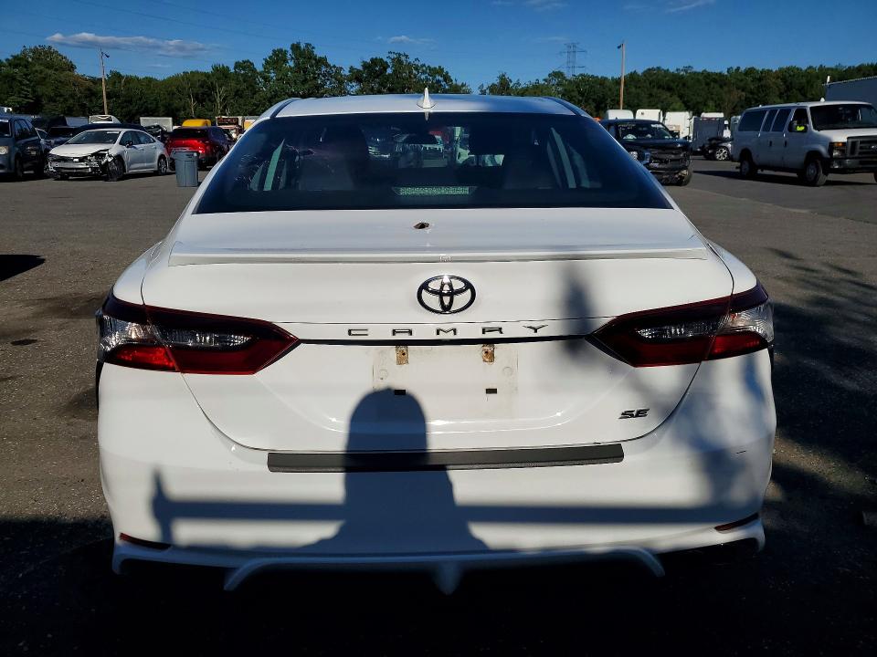 Продаж на аукціоні авто 2021 Toyota Camry, vin: 4T1G11AK8MU553717, номер лоту: 68741116