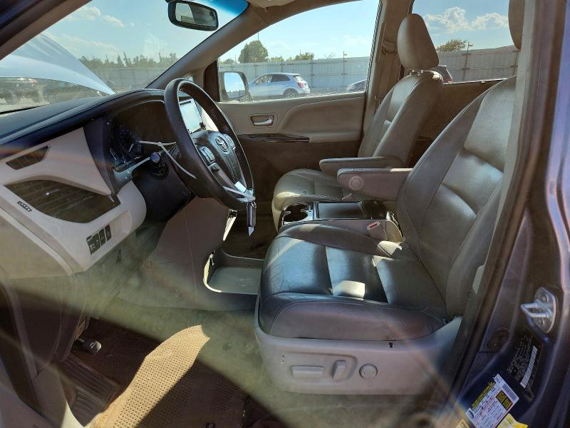 67232946 :رقم المزاد ، 5TDDK3DC3FS113478 vin ، 2015 Toyota Sienna مزاد بيع