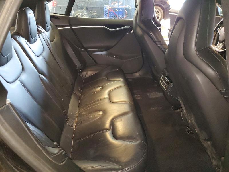 69316126 :رقم المزاد ، 5YJSA1H24FF086859 vin ، 2015 Tesla Model S مزاد بيع