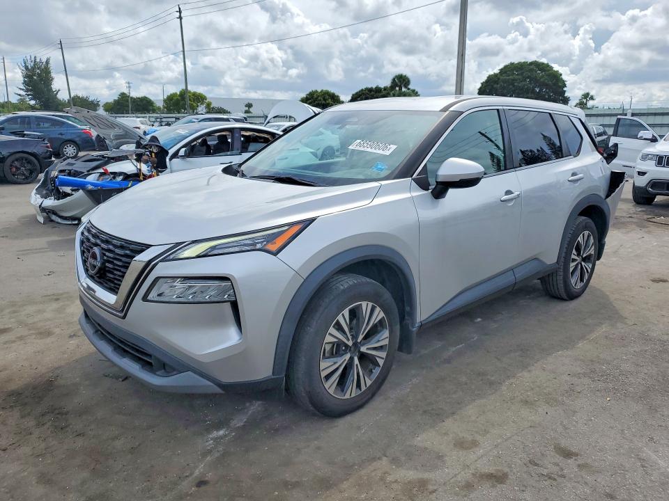 68590606 :رقم المزاد ، 5N1BT3BA0NC681706 vin ، 2022 Nissan Rogue مزاد بيع