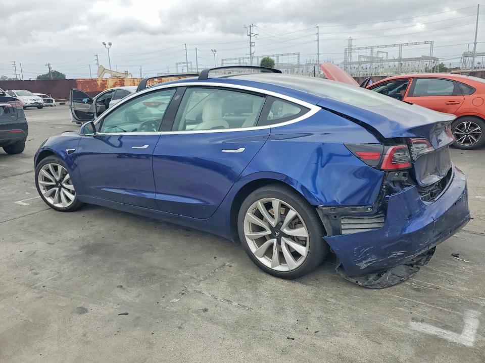 69182796 :رقم المزاد ، 5YJ3E1EB7JF135414 vin ، 2018 Tesla Model 3 مزاد بيع