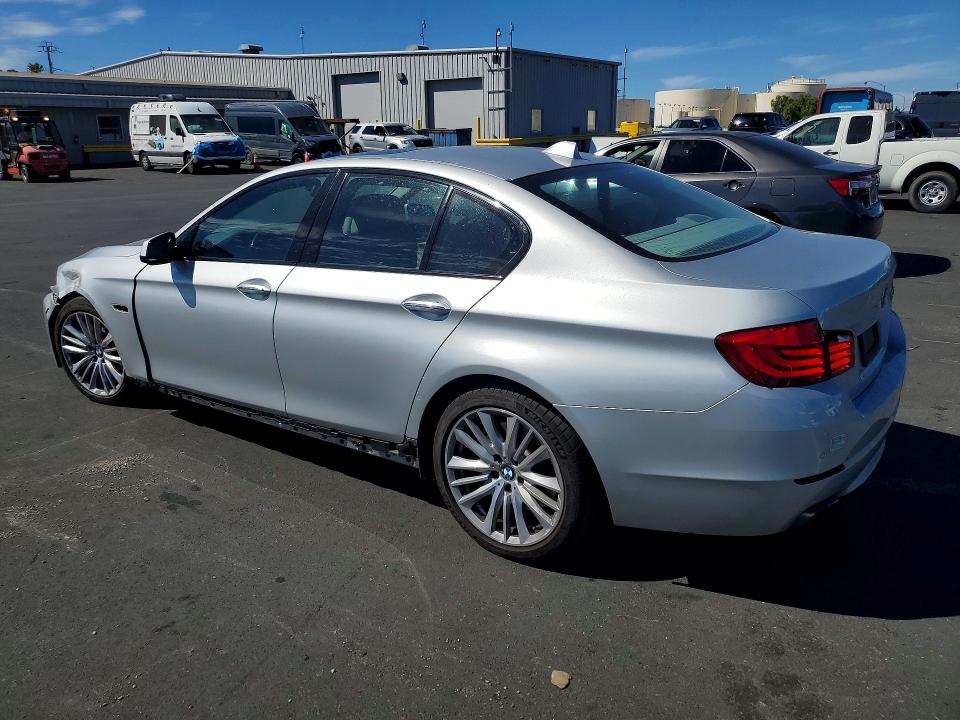 2011 Bmw 550 მანქანა იყიდება აუქციონზე, vin: WBAFR9C55BC599715, აუქციონის ნომერი: 67932216