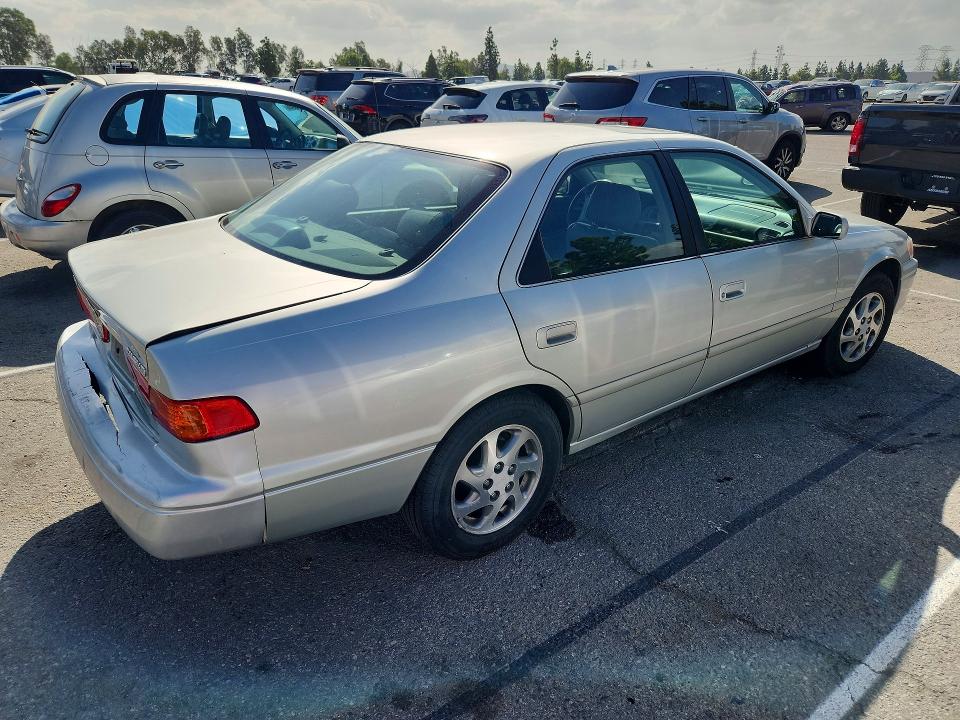 68807266 :رقم المزاد ، 4T1BF28K3YU096649 vin ، 2000 Toyota Camry مزاد بيع