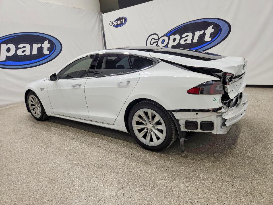 67672526 :رقم المزاد ، 5YJSA1E21GF139782 vin ، 2016 Tesla Model S مزاد بيع