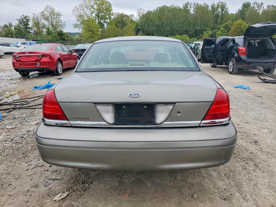 2004 Ford Crown Victoria მანქანა იყიდება აუქციონზე, vin: 2FAFP73WX4X115720, აუქციონის ნომერი: 68006606