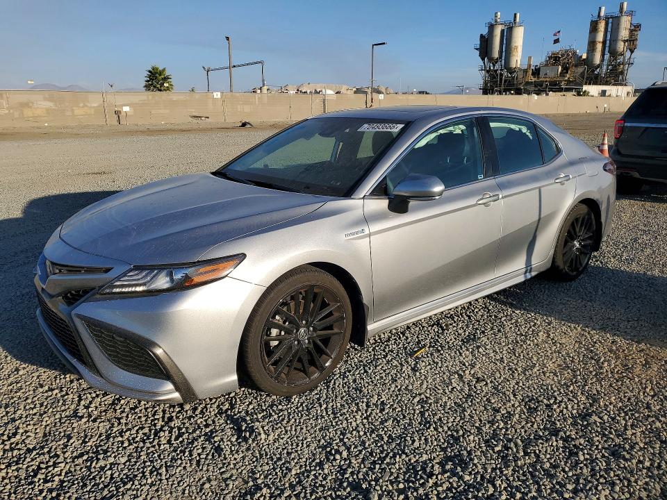 Auction sale of the 2021 Toyota Camry, vin: 4T1K31AK8MU549820, lot number: 70493666
