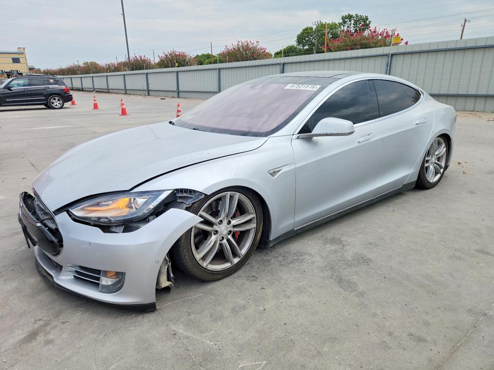 67531516 :رقم المزاد ، 5YJSA1H1XEFP53147 vin ، 2014 Tesla Model S مزاد بيع