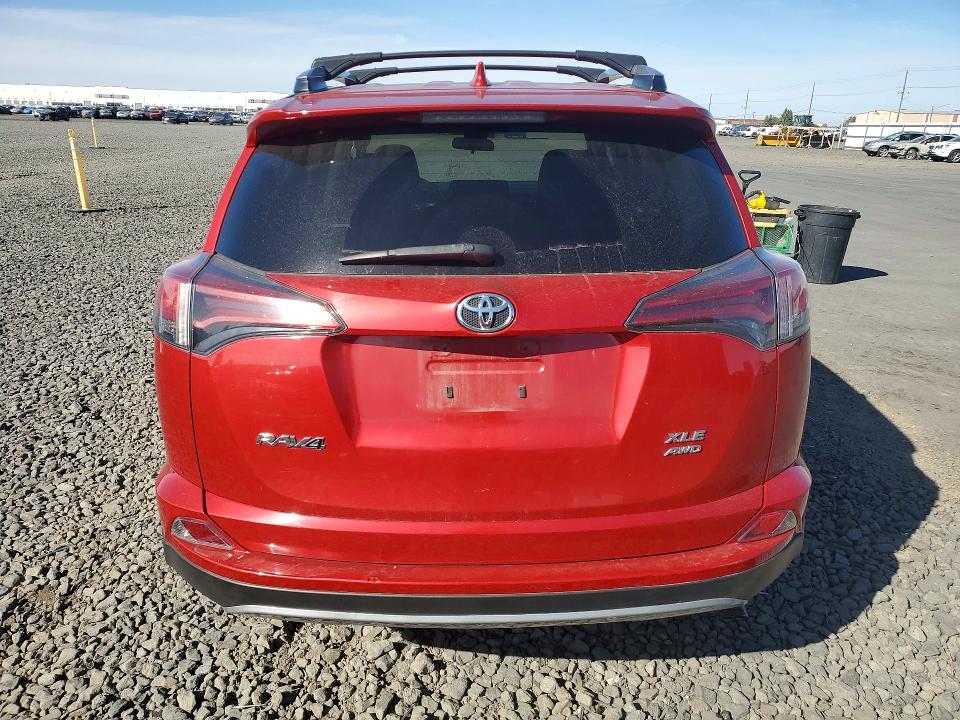 70103976 :رقم المزاد ، 2T3RFREV2HW678982 vin ، 2017 Toyota Rav4 مزاد بيع