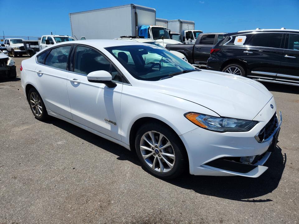 67154416 :رقم المزاد ، 3FA6P0LU3HR295827 vin ، 2017 Ford Fusion مزاد بيع