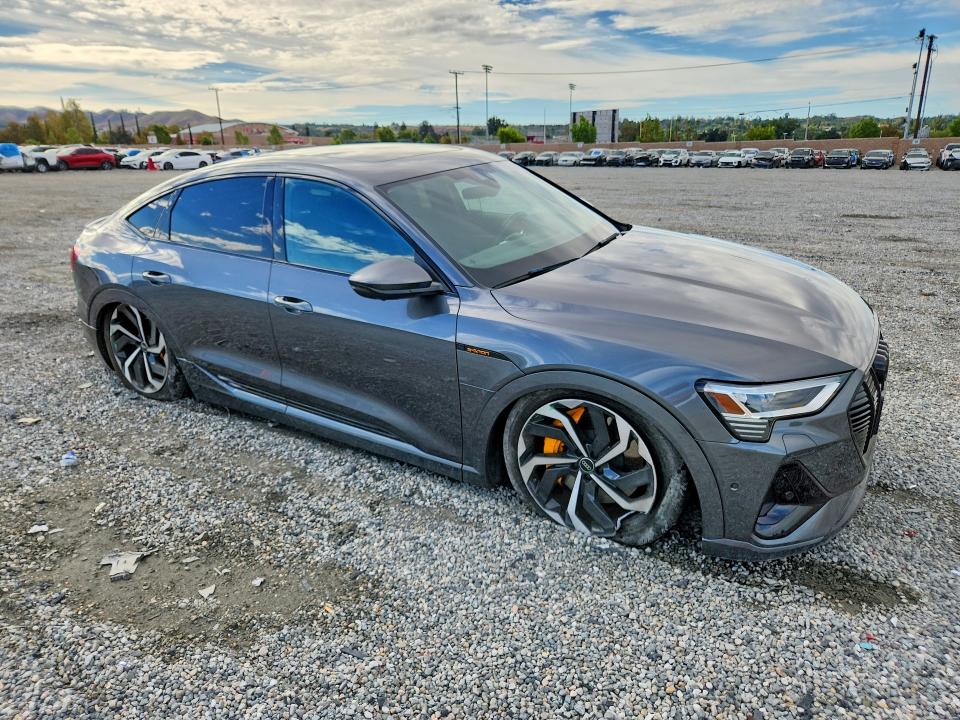 67925206 :رقم المزاد ، WA12ABGE7PB025389 vin ، 2023 Audi E-tron مزاد بيع
