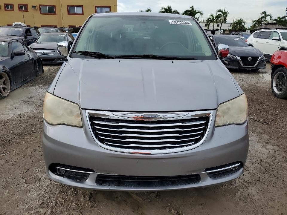 69783686 :رقم المزاد ، 2C4RC1CGXFR506964 vin ، 2015 Chrysler Town & Country مزاد بيع