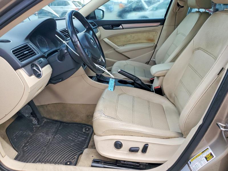 68642436 :رقم المزاد ، 1VWAT7A34FC109594 vin ، 2015 Volkswagen Passat مزاد بيع