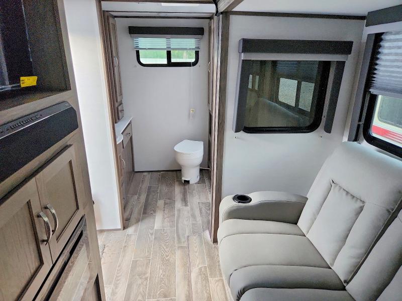 69147876 :رقم المزاد ، 1NL1G3123S7068797 vin ، 2025 Gulf Stream Coach مزاد بيع