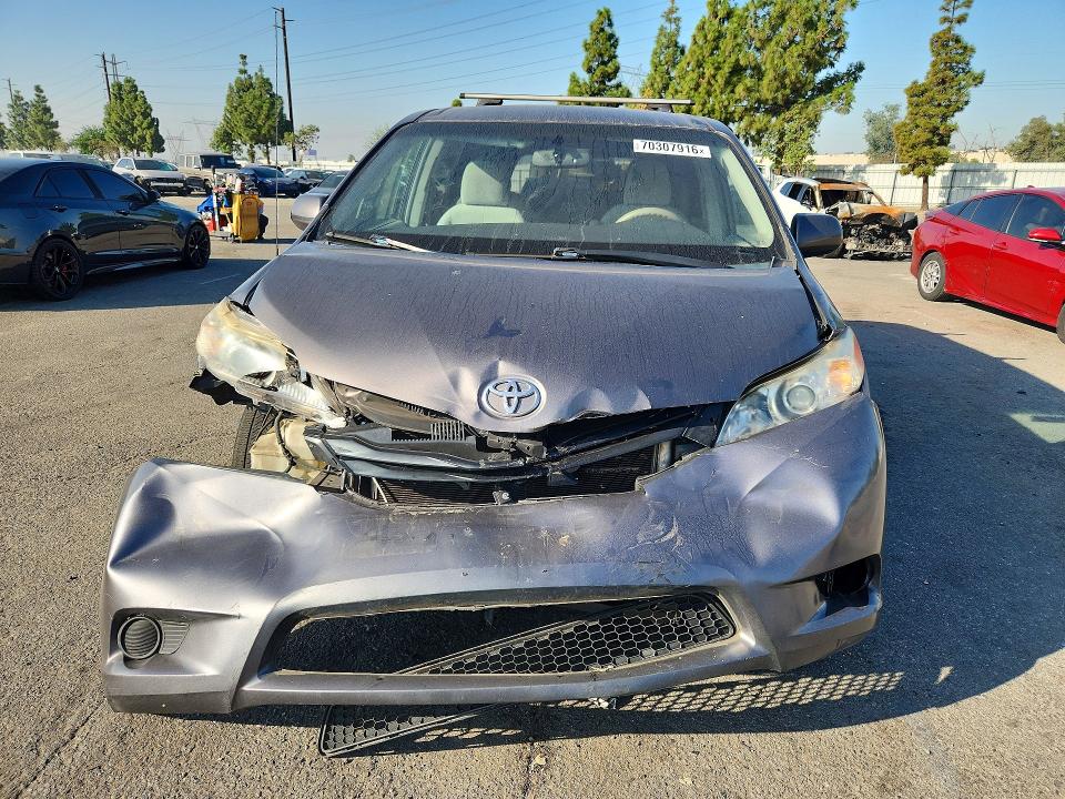 2014 Toyota Sienna მანქანა იყიდება აუქციონზე, vin: 5TDKK3DC2ES408433, აუქციონის ნომერი: 70307916
