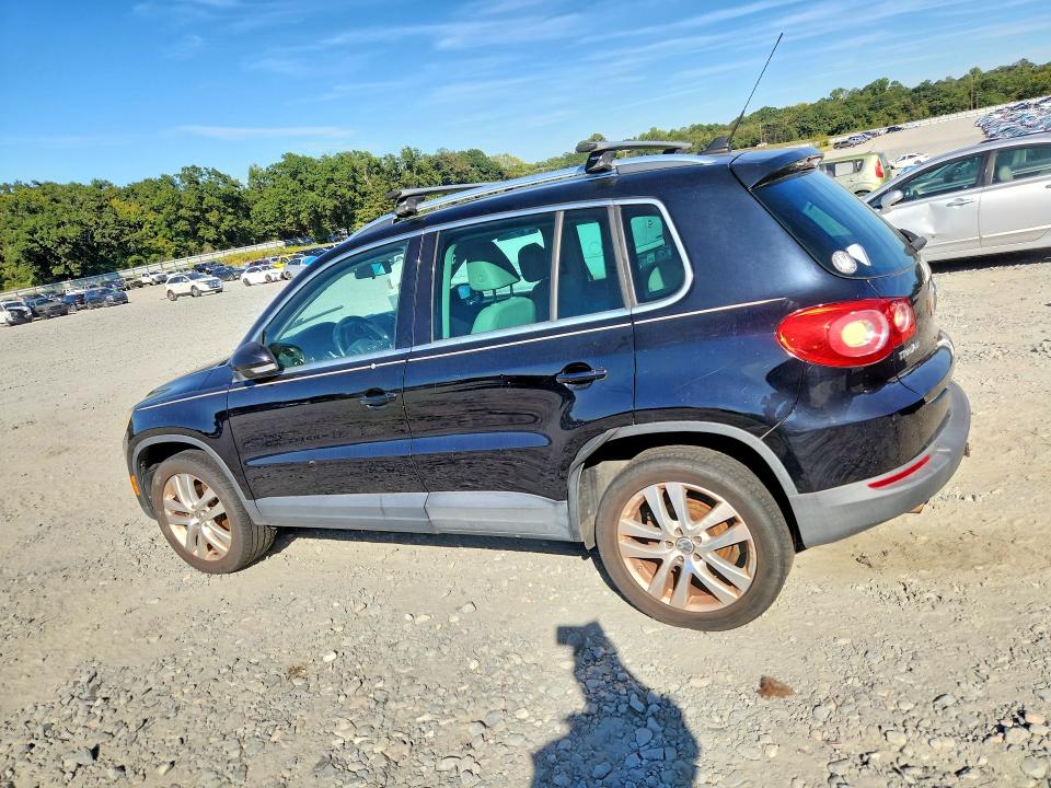 70693816 :رقم المزاد ، WVGBV7AX9BW520773 vin ، 2011 Volkswagen Tiguan مزاد بيع