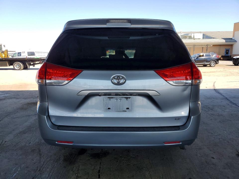 70024556 :رقم المزاد ، 5TDKK3DC9CS216620 vin ، 2012 Toyota Sienna مزاد بيع