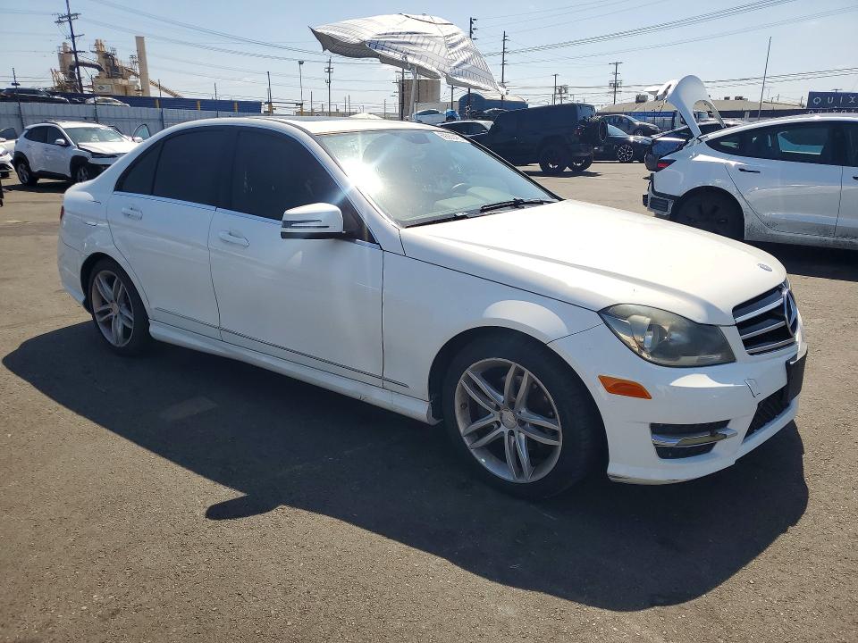2014 Mercedes-benz C მანქანა იყიდება აუქციონზე, vin: WDDGF4HB9EG198060, აუქციონის ნომერი: 69382426