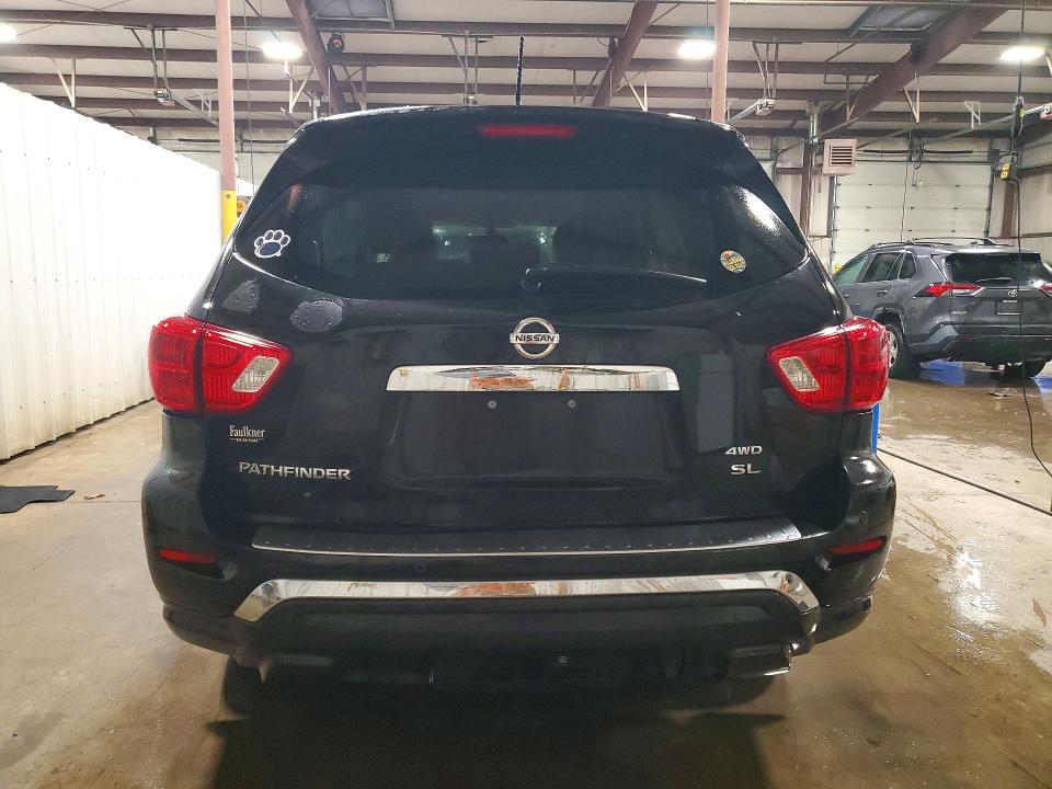 71086126 :رقم المزاد ، 5N1DR2MM7JC679258 vin ، 2018 Nissan Pathfinder مزاد بيع