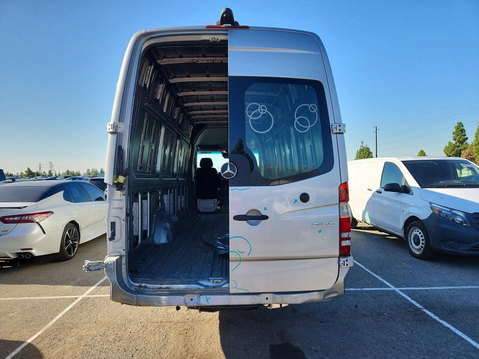 67446886 :رقم المزاد ، WD3PE8CD3GP347119 vin ، 2016 Mercedes-benz Sprinter مزاد بيع