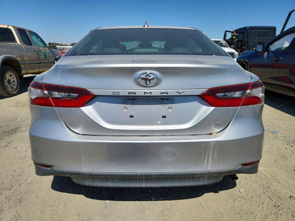 Продажа на аукционе авто 2021 Toyota Camry, vin: 4T1H11AK0MU616183, номер лота: 69917926