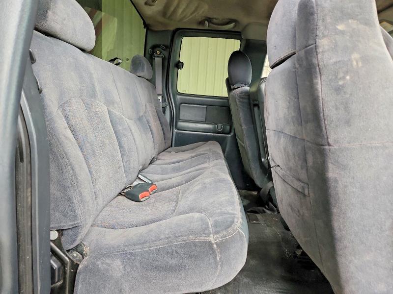 70923166 :رقم المزاد ، 1GCHC29U31E213623 vin ، 2001 Chevrolet Silverado مزاد بيع