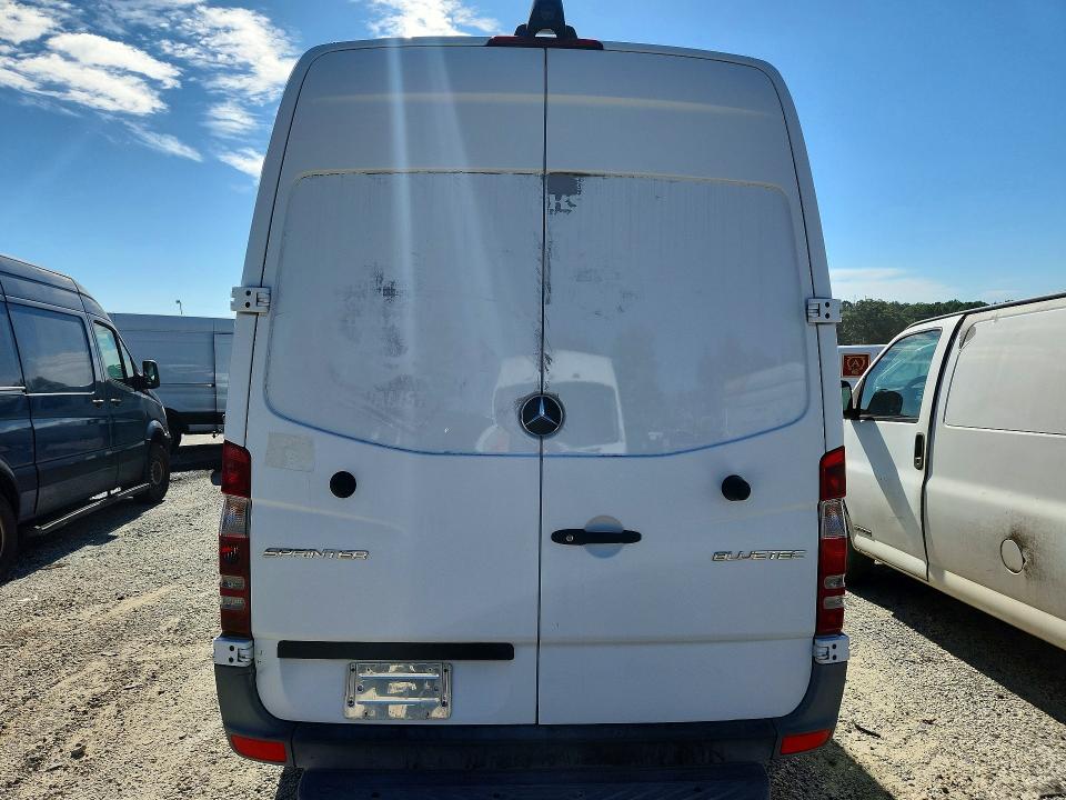 70610346 :رقم المزاد ، WD3PE7DC1E5888338 vin ، 2014 Mercedes-benz Sprinter مزاد بيع