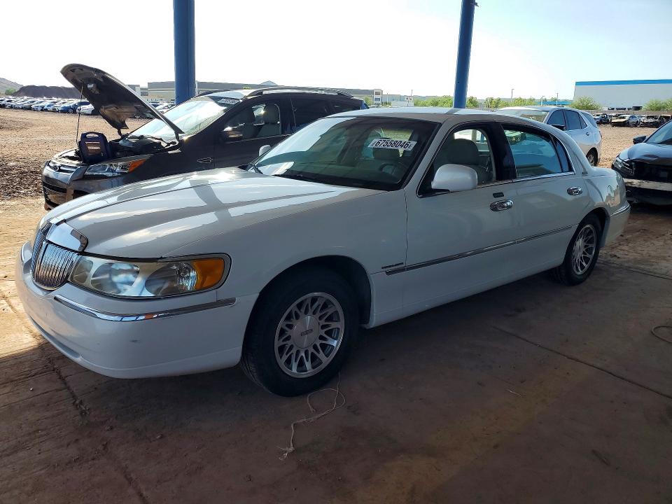 Aukcja sprzedaży 2000 Lincoln Town Car, vin: 1LNHM82W6YY902586, numer aukcji: 67558046