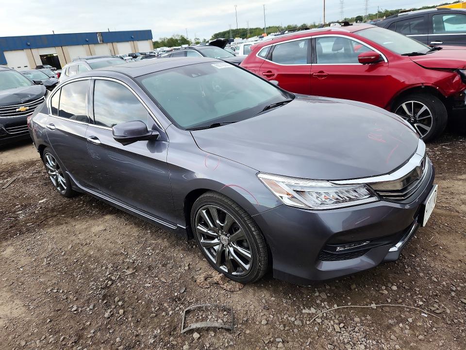 2017 Honda Accord მანქანა იყიდება აუქციონზე, vin: 1HGCR3F90HA038992, აუქციონის ნომერი: 69740666