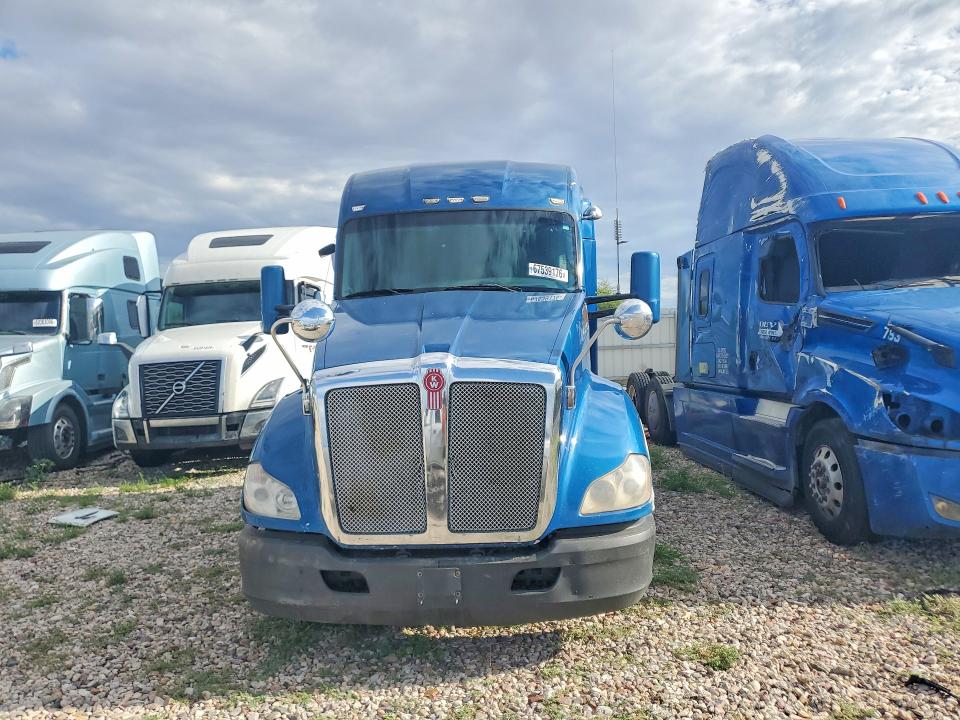 2017 Kenworth Tractor მანქანა იყიდება აუქციონზე, vin: 1XKYD49X4HJ144157, აუქციონის ნომერი: 67539176