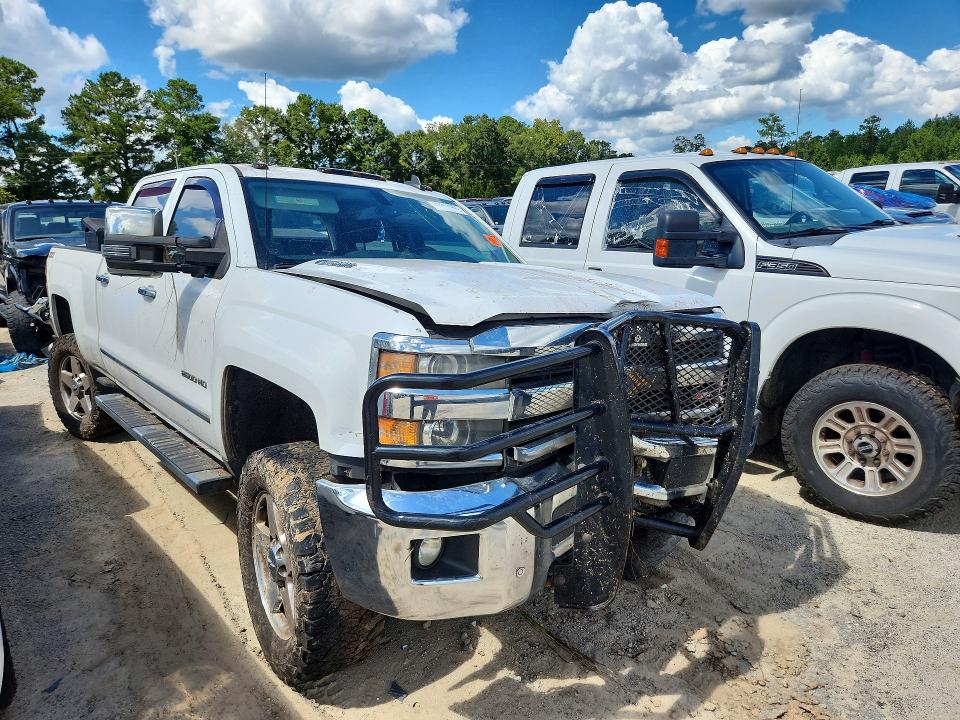 67837286 :رقم المزاد ، 1GC1KWE80FF633569 vin ، 2015 Chevrolet Silverado مزاد بيع