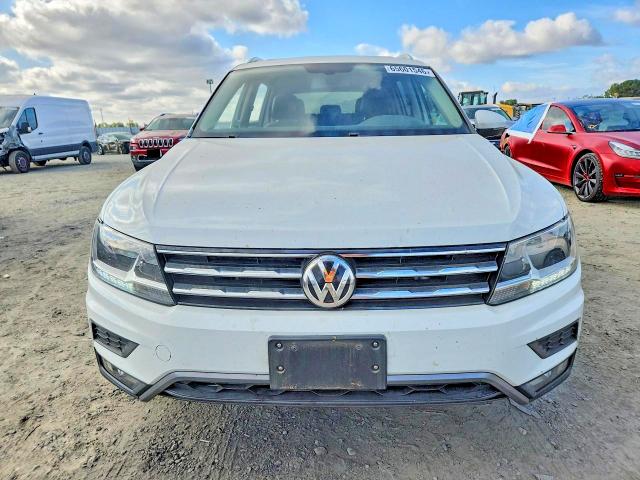 65601546 :رقم المزاد ، 3VV2B7AXXJM052842 vin ، 2018 Volkswagen Tiguan مزاد بيع