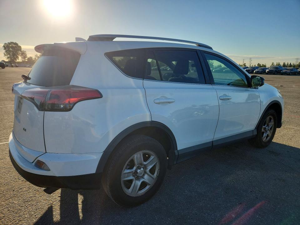 70624166 :رقم المزاد ، 2T3ZFREV6GW267227 vin ، 2016 Toyota Rav4 مزاد بيع