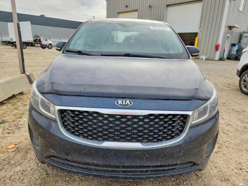 70137556 :رقم المزاد ، KNDMB5C18H6258739 vin ، 2017 Kia Sedona مزاد بيع