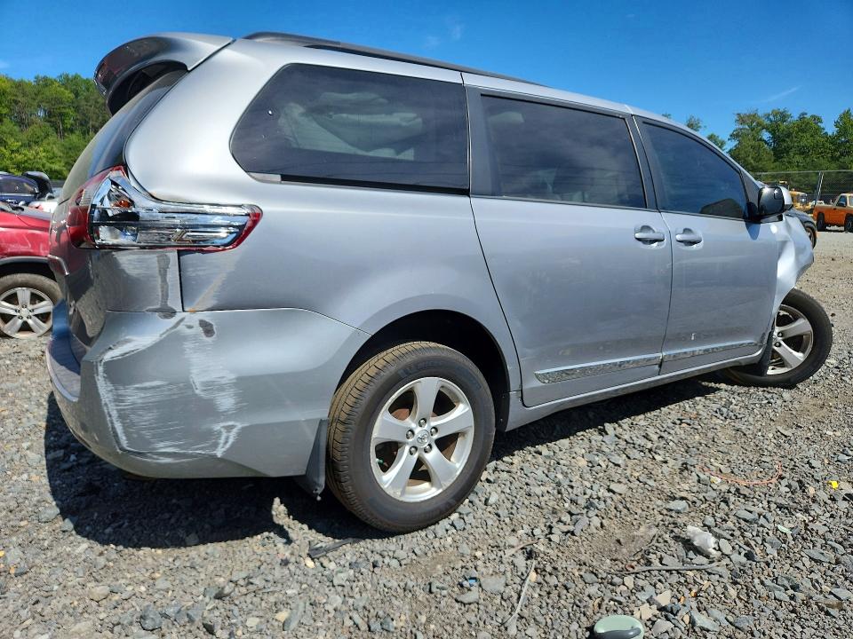 2017 Toyota Sienna მანქანა იყიდება აუქციონზე, vin: 5TDKZ3DC9HS853302, აუქციონის ნომერი: 68195176