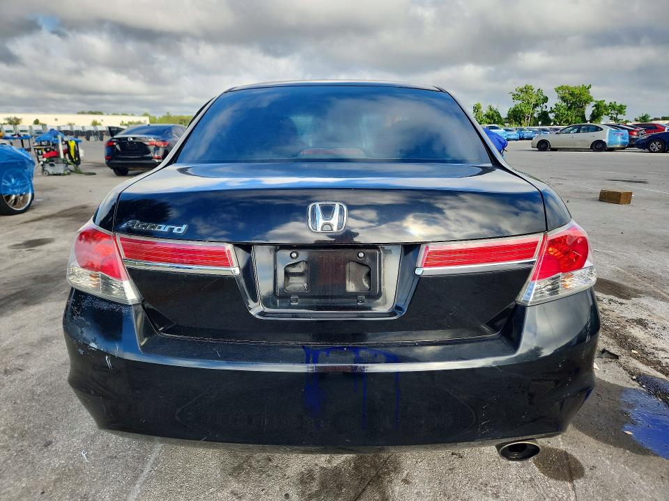 70296026 :رقم المزاد ، 1HGCP2F75BA082329 vin ، 2011 Honda Accord مزاد بيع