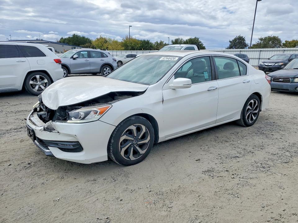 67445426 :رقم المزاد ، 1HGCR2F86HA125894 vin ، 2017 Honda Accord مزاد بيع