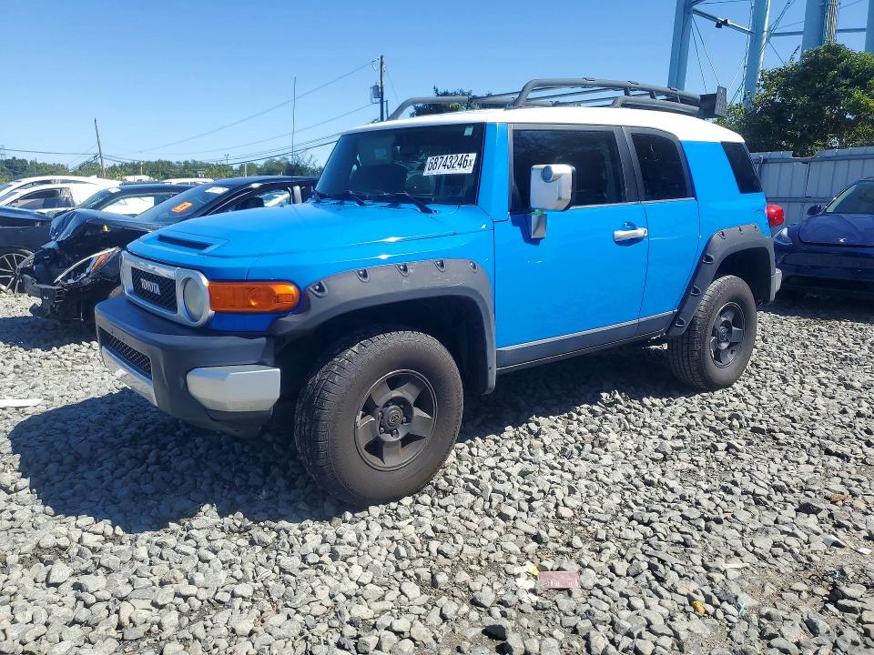 68743246 :رقم المزاد ، JTEBU11F570081413 vin ، 2007 Toyota Fj Cruiser مزاد بيع