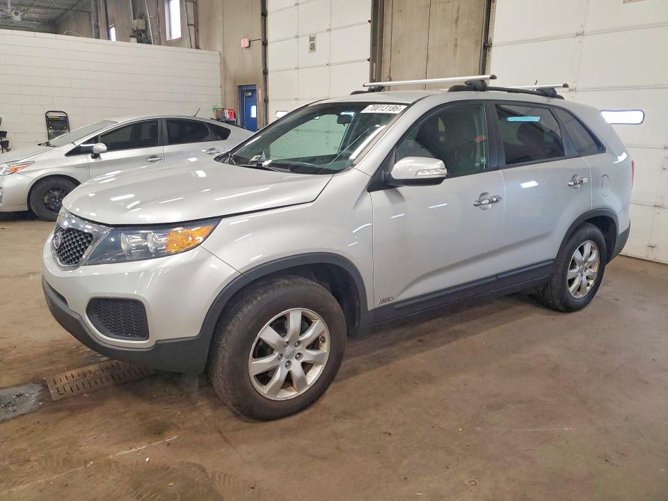 70013186 :رقم المزاد ، 5XYKTCA68CG225849 vin ، 2012 Kia Sorento مزاد بيع