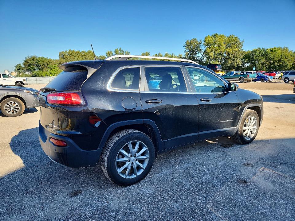 68423576 :رقم المزاد ، 1C4PJMDB3JD522596 vin ، 2018 Jeep Cherokee مزاد بيع