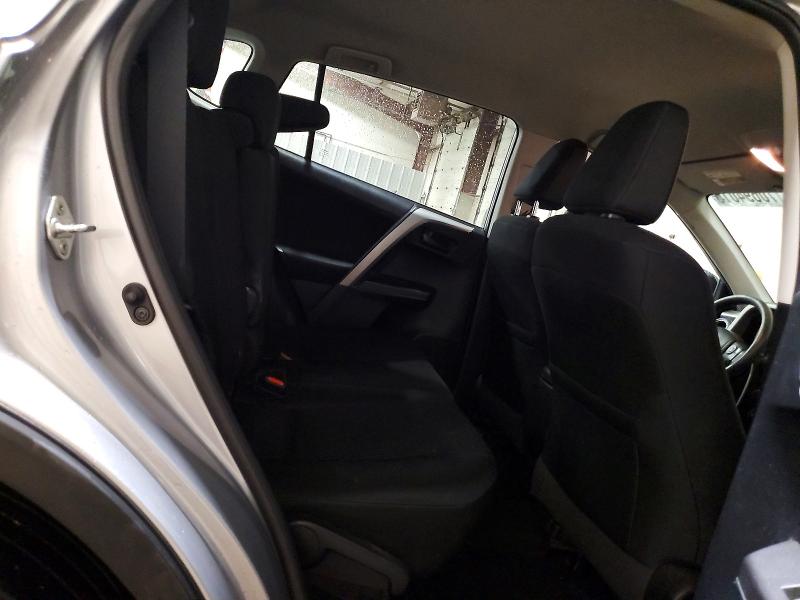 70694016 :رقم المزاد ، 2T3BFREV1JW711445 vin ، 2018 Toyota Rav4 مزاد بيع
