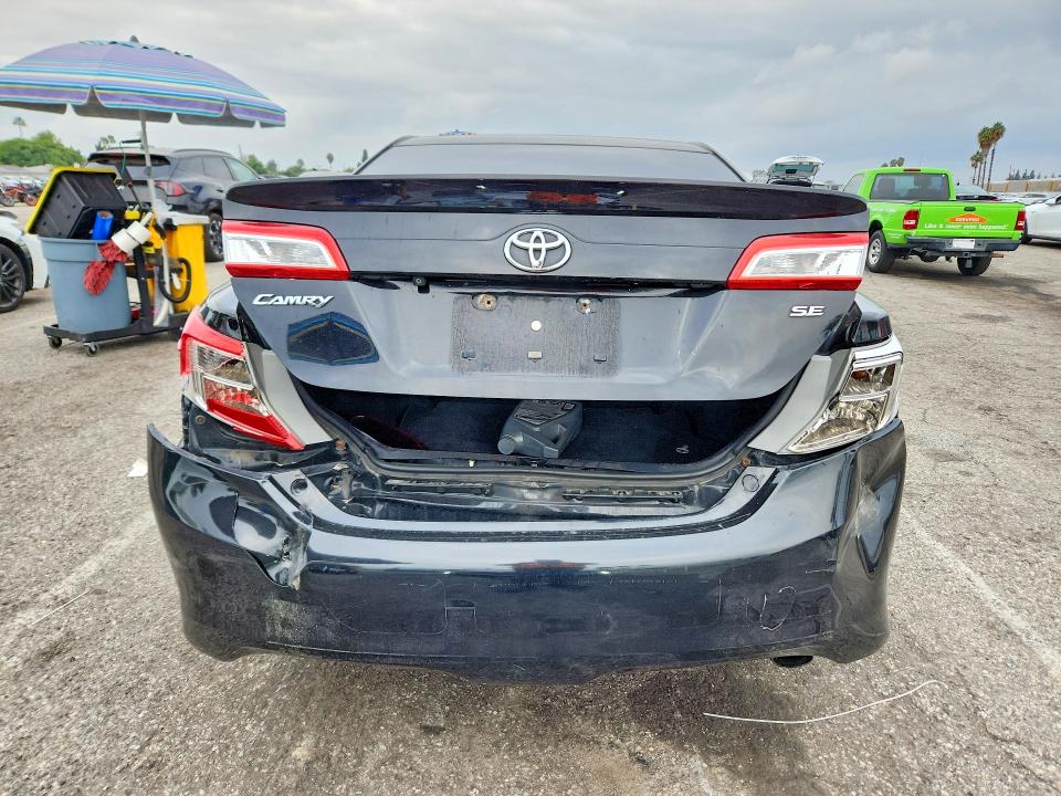 69774736 :رقم المزاد ، 4T1BF1FK2EU458754 vin ، 2014 Toyota Camry مزاد بيع
