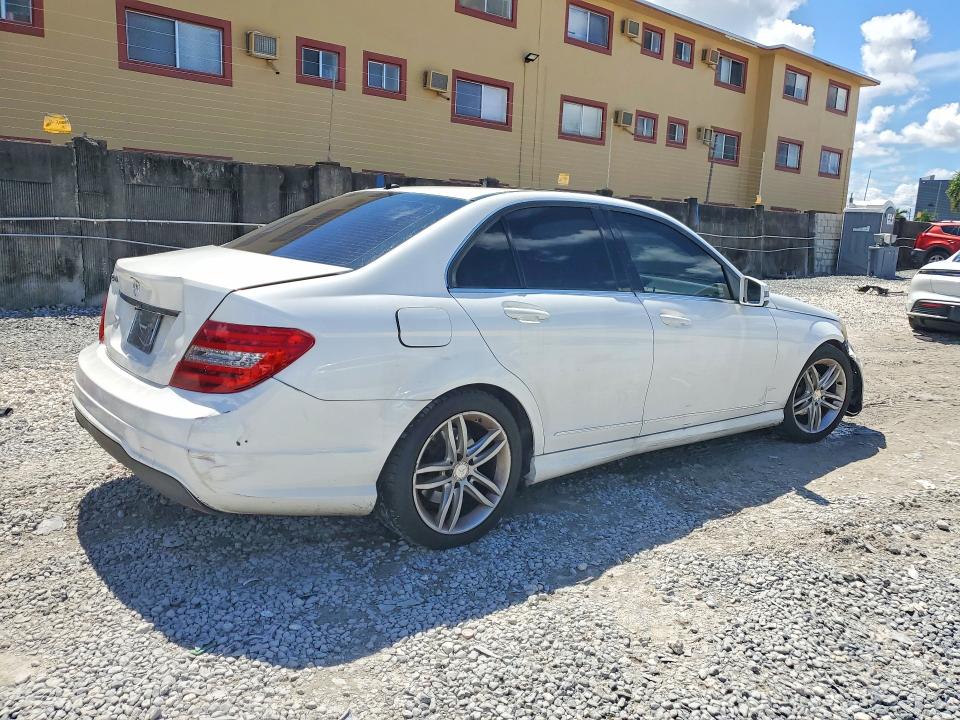 2014 Mercedes-benz C მანქანა იყიდება აუქციონზე, vin: WDDGF4HBXEG172180, აუქციონის ნომერი: 68564776