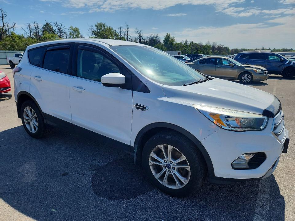 Продажа на аукционе авто 2017 Ford Escape, vin: 1FMCU9GD2HUA21236, номер лота: 68822826