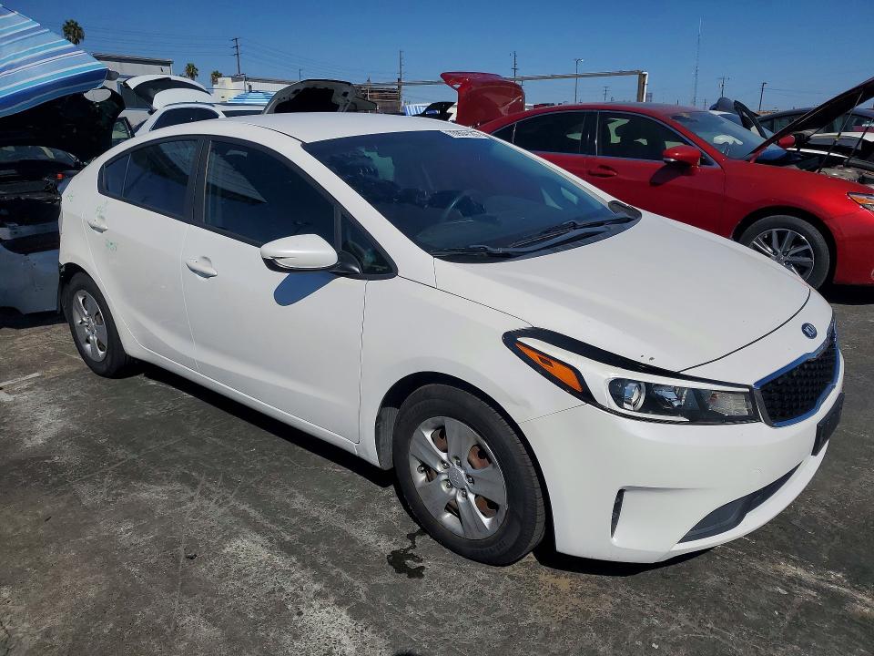 70904126 :رقم المزاد ، 3KPFL4A75JE186406 vin ، 2018 Kia Forte مزاد بيع