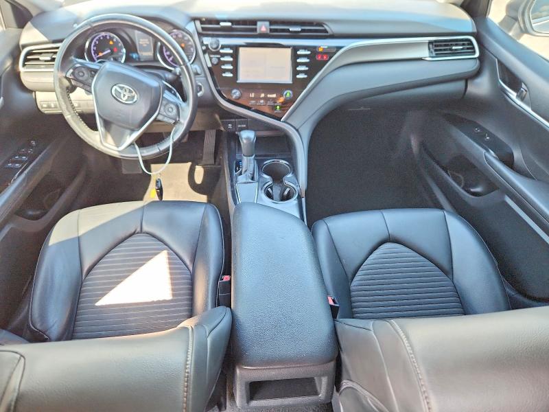 70850306 :رقم المزاد ، 4T1B11HK0JU636876 vin ، 2018 Toyota Camry مزاد بيع