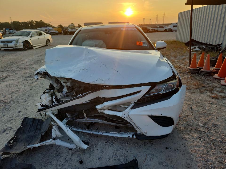 2018 Toyota Camry მანქანა იყიდება აუქციონზე, vin: 4T1B11HK1JU070646, აუქციონის ნომერი: 70353726