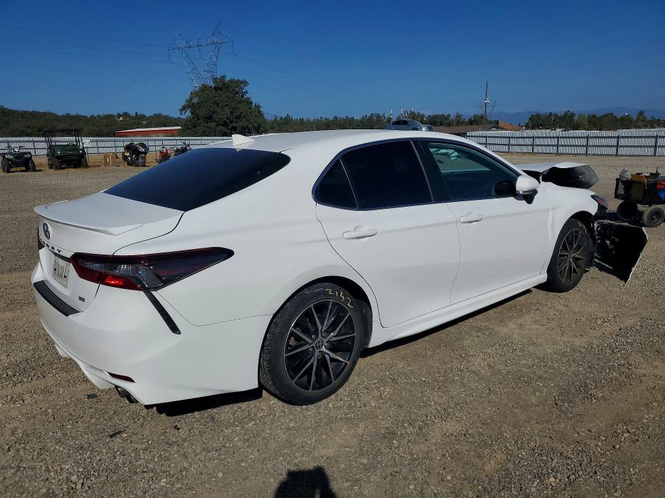 Продаж на аукціоні авто 2022 Toyota Camry, vin: 4T1G11AK4NU646431, номер лоту: 69357426