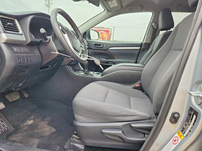 70001236 :رقم المزاد ، 5TDZARFH1JS038650 vin ، 2018 Toyota Highlander مزاد بيع